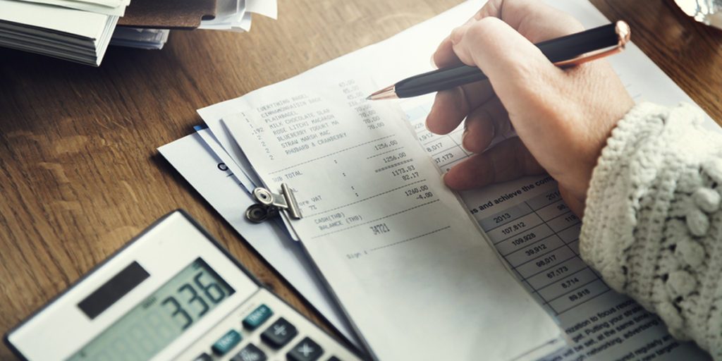 Weekly Financial Review Habit: 20 Minutes That Prevent Month-End Surprises